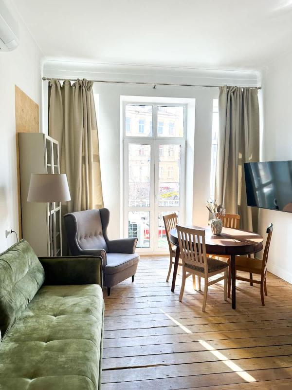 Domillion new Provence 3bdr 2bath w parking P365 - image 1