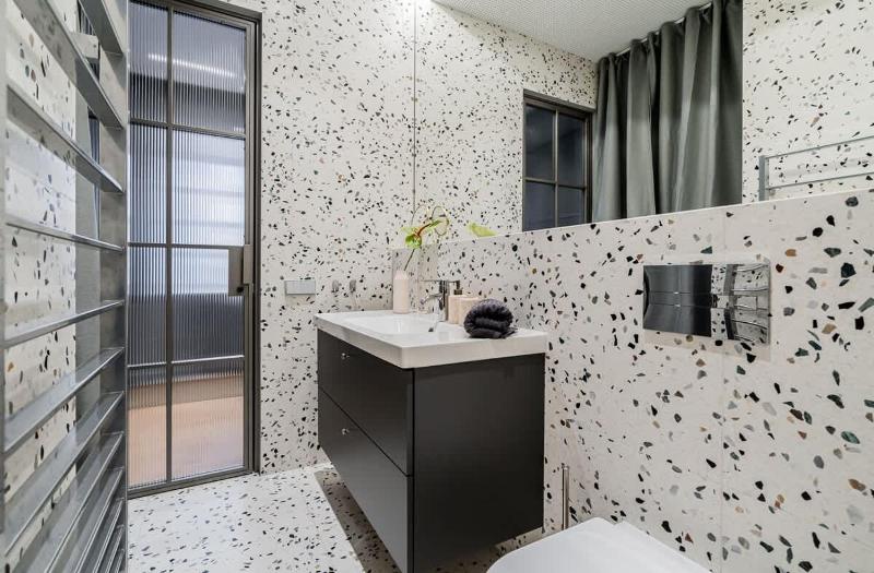 Domillion 1bdr brand-new Uzupis apt w free parking - image 4