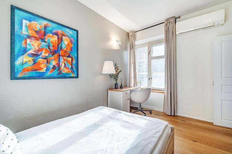 Domillion 2bdr Bright&Colorful old town apt Z35 - image 7