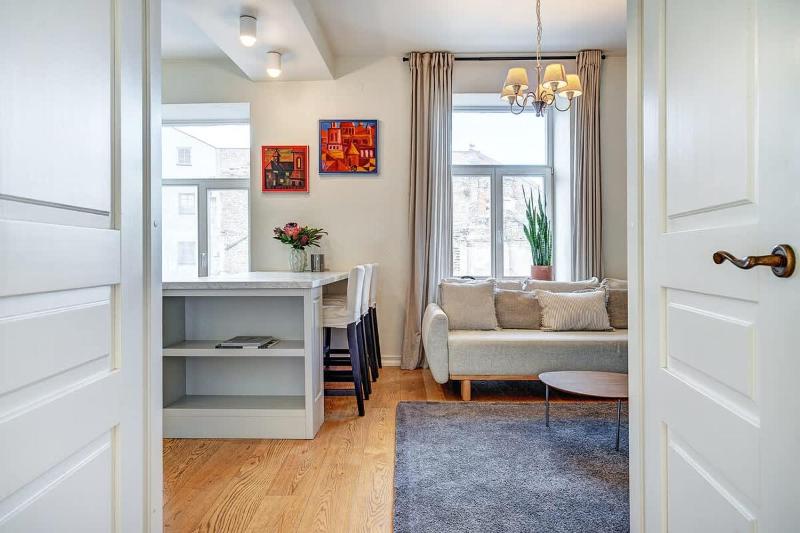 Domillion 2bdr Bright&Colorful old town apt Z35 - image 14