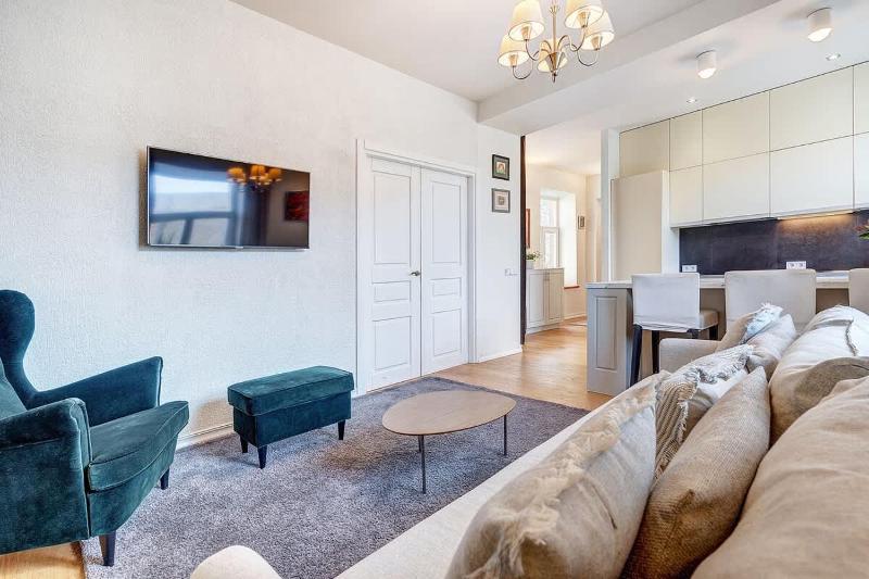 Domillion 2bdr Bright&Colorful old town apt Z35 - image 12