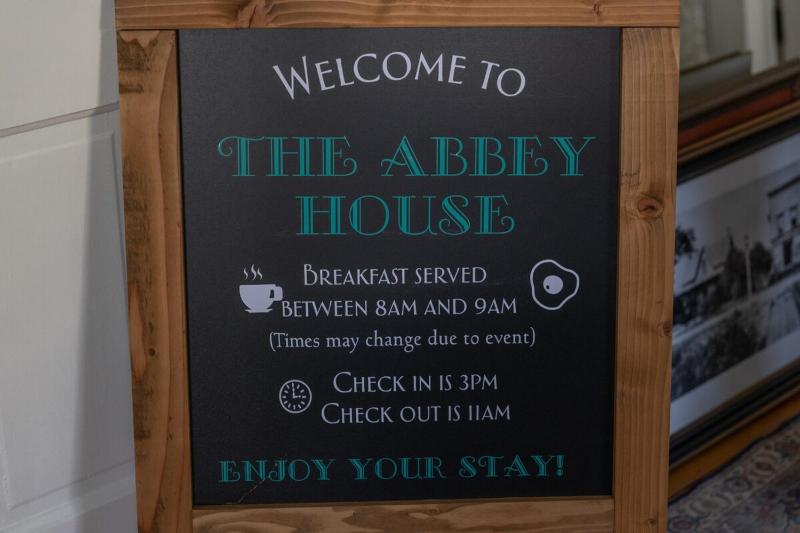The Abbey House - image 8
