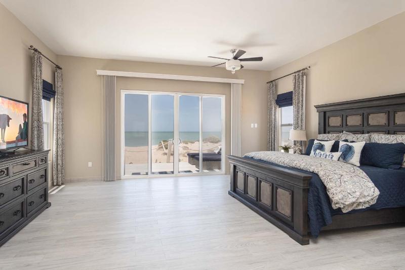 One-of-a-Kind Margaritaville Oceanfront/Laguna Shores - image 31