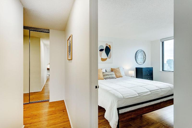 LaCité Apartments Modern Comfort Close to Downtown Montreal - image 16