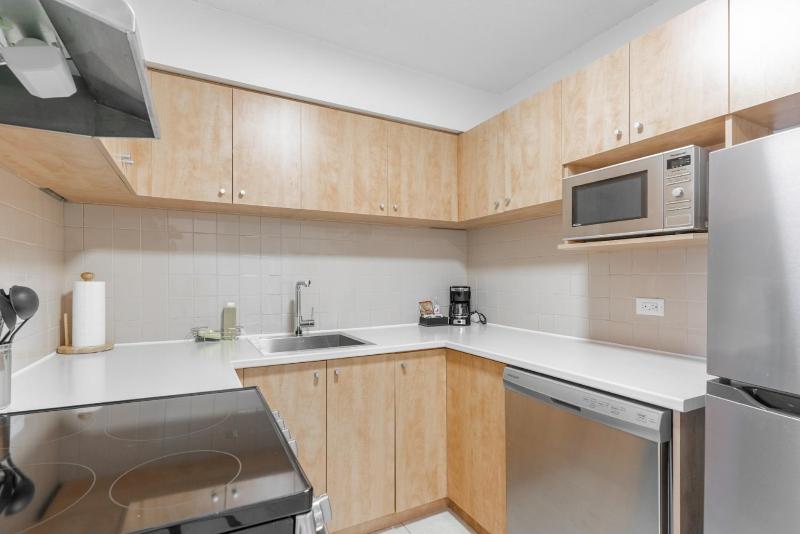 LaCité Apartments Modern Comfort Close to Downtown Montreal - image 8