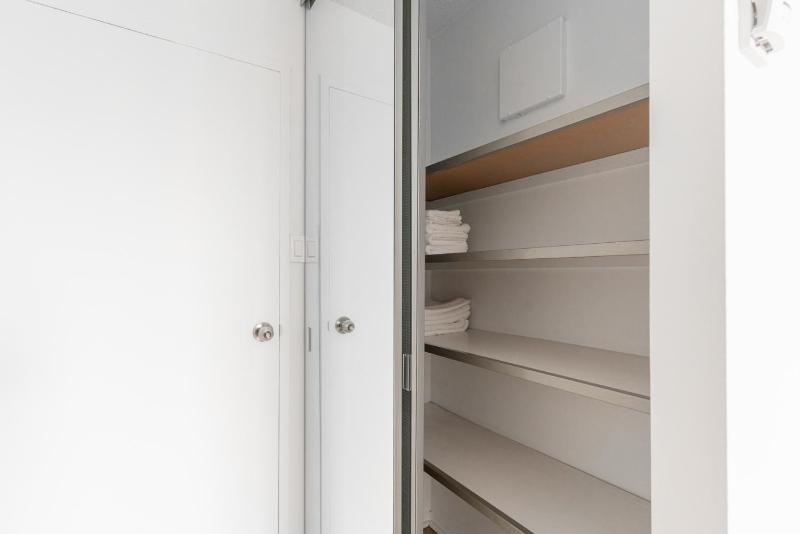 LaCité Apartments Modern Comfort Close to Downtown Montreal - image 15
