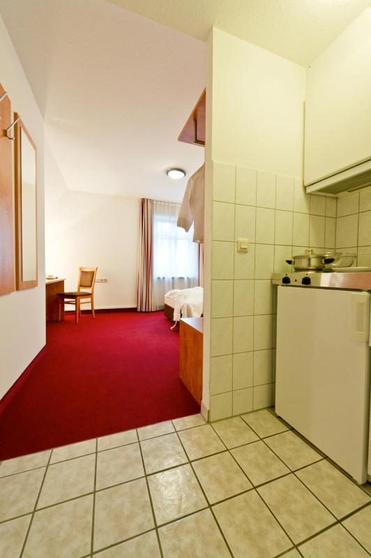 Standard Single Room image 4