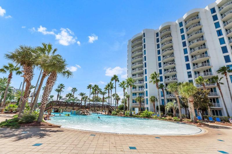 Coastal Haven Pools Restaurant & Beach Shuttle - image 37