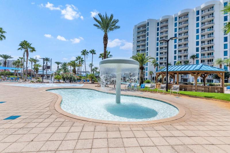 Coastal Haven Pools Restaurant & Beach Shuttle - image 29