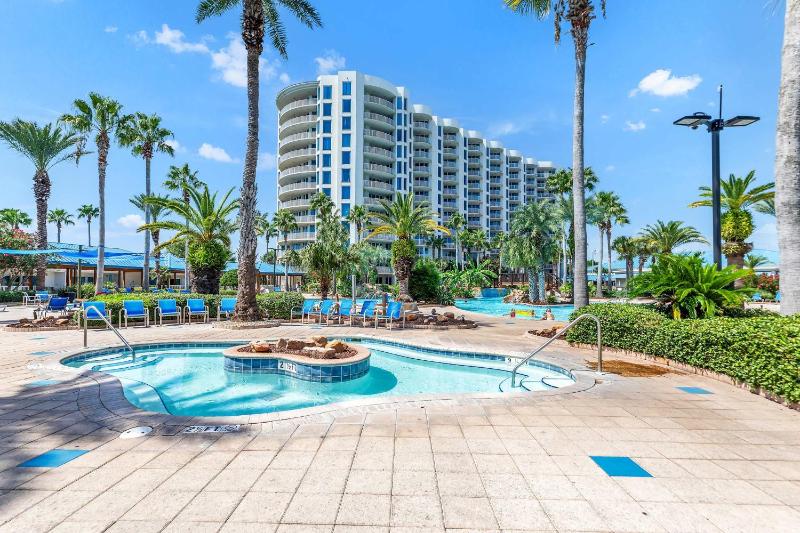 Coastal Haven Pools Restaurant & Beach Shuttle - image 18