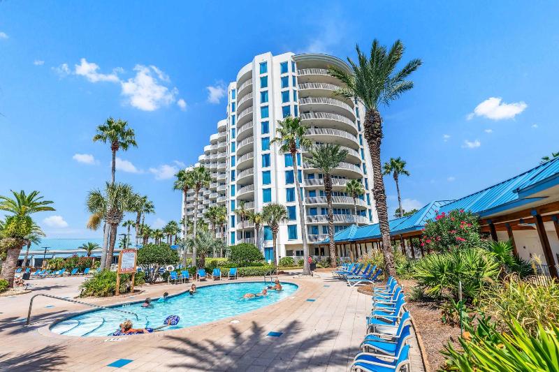Coastal Haven Pools Restaurant & Beach Shuttle - image 31