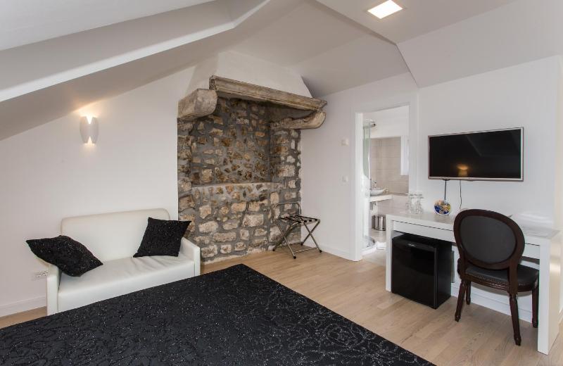 Double Room - Attic image 2