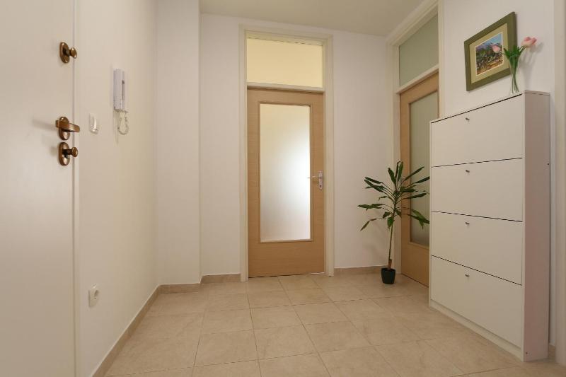 Apartments with parking space Makarska - 13871 - image 10