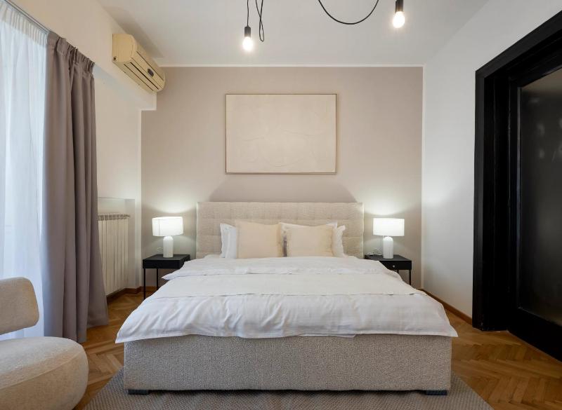Epic 4BR Luxe Boulevard Apartment Near Rosetti Square & Old Town - image 13