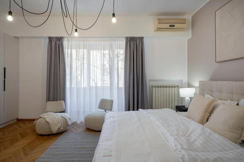 Epic 4BR Luxe Boulevard Apartment Near Rosetti Square & Old Town - image 10