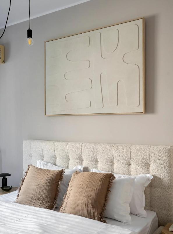 Epic 4BR Luxe Boulevard Apartment Near Rosetti Square & Old Town - image 2