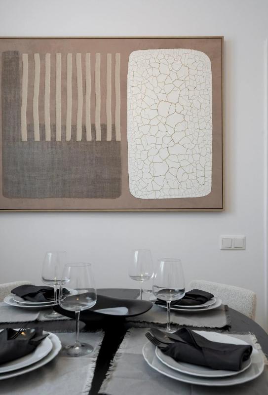 Epic 4BR Luxe Boulevard Apartment Near Rosetti Square & Old Town - image 12
