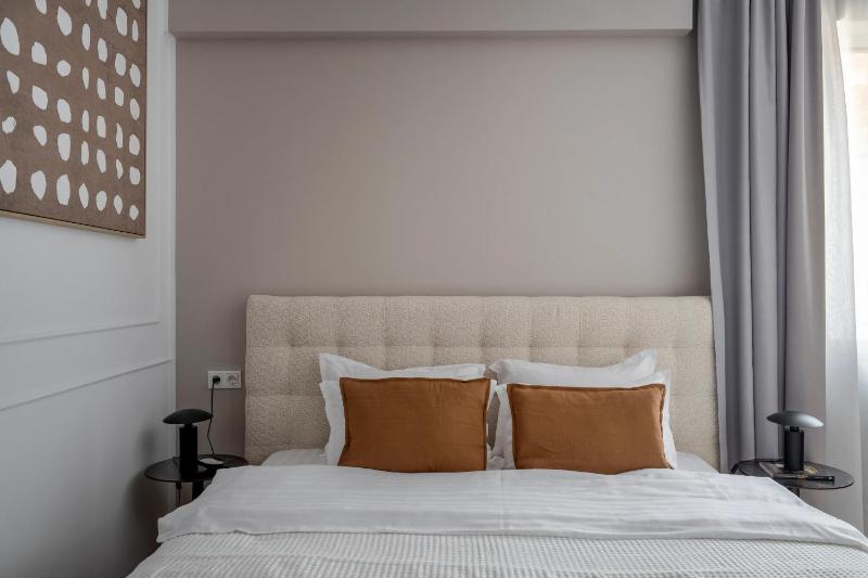 Epic 4BR Luxe Boulevard Apartment Near Rosetti Square & Old Town - image 8