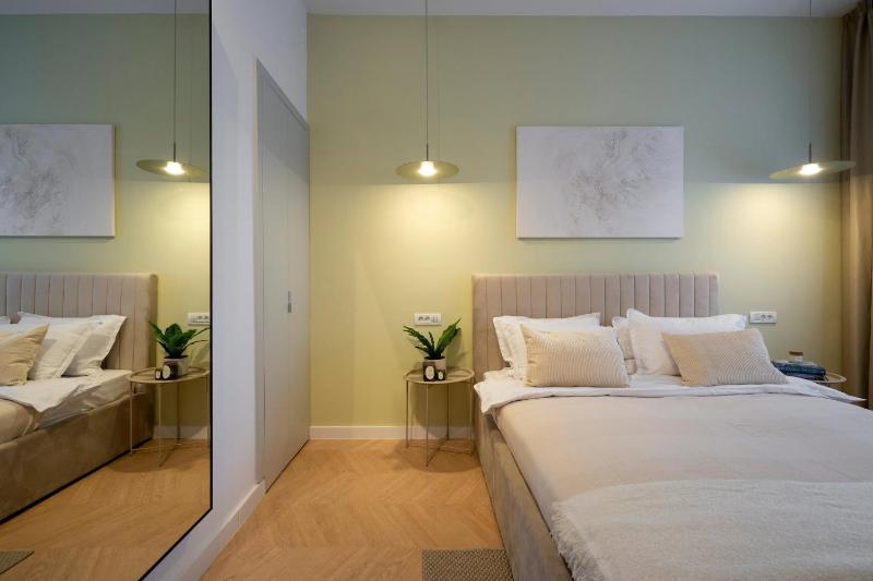 Sunny & Peaceful 3BR with Balcony Near National Theater & Cismigiu Park - image 16