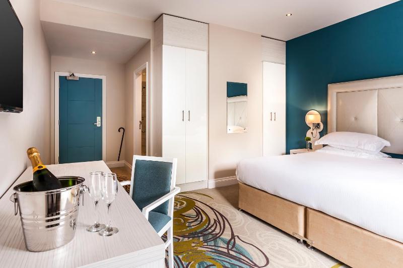 Double Room image 3