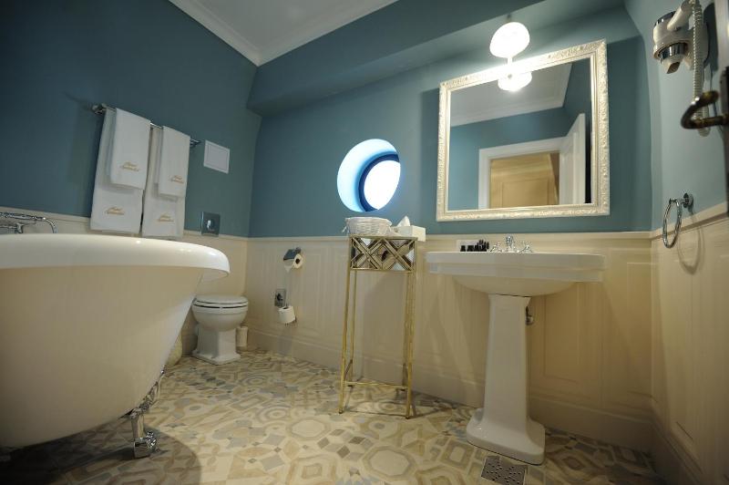 One-Bedroom Suite image 1