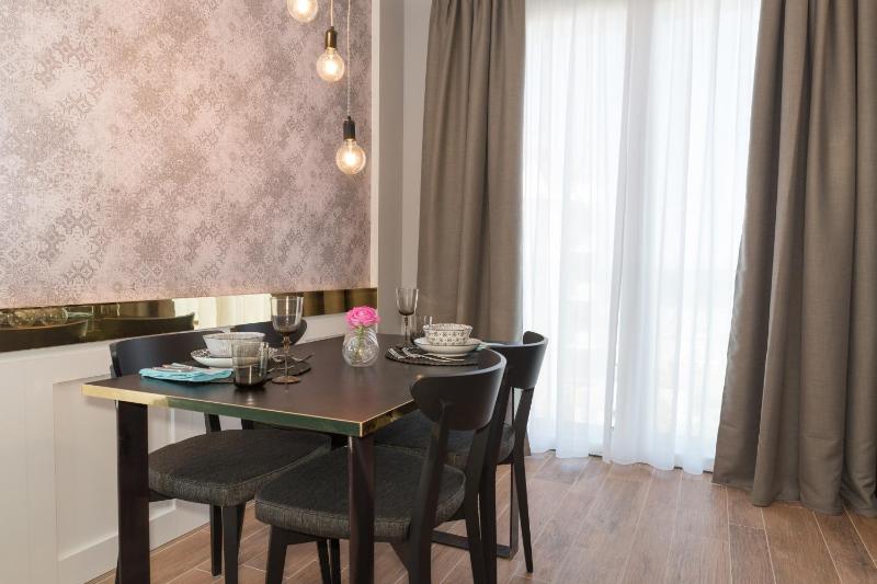 One-Bedroom Suite image 3