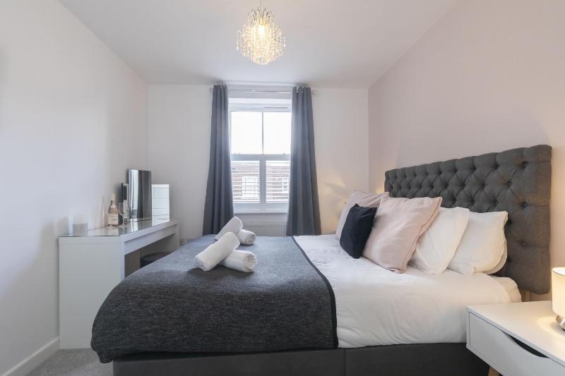 Stylish 2-Bed Home in Fairview with Free Parking - image 22