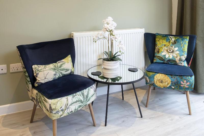 Stylish 2-Bed Home in Fairview with Free Parking - image 21