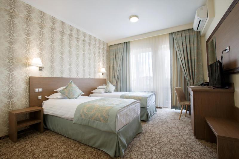 Superior Twin Room image 1