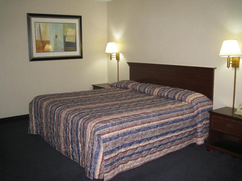 Standard King Room - Non-Smoking  image 4