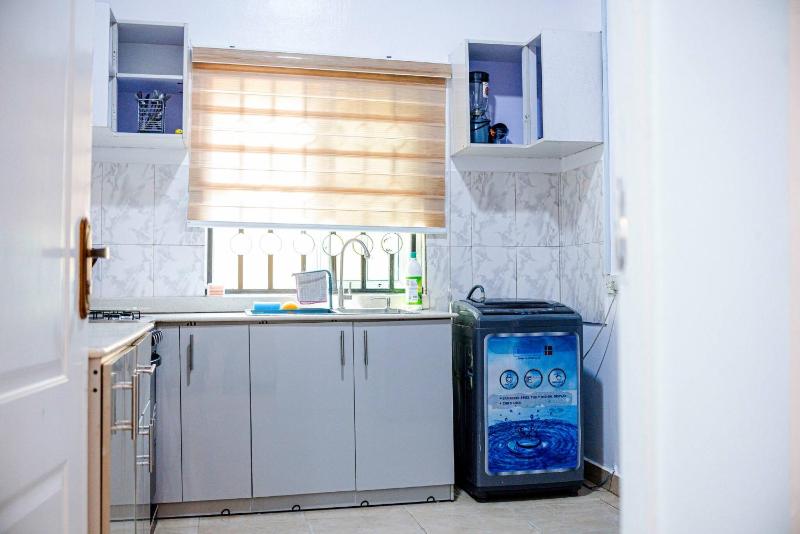 Stylish Lekki Phase 1 1BR Flat 24/7 Power - image 6