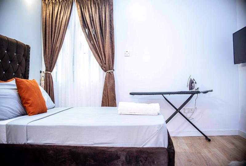 Stylish Lekki Phase 1 1BR Flat 24/7 Power - image 15