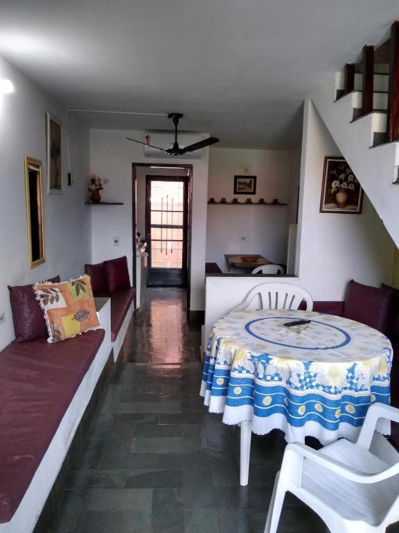Sobrado em condomínio perto da praia localização privilegiada pet friendly - image 32