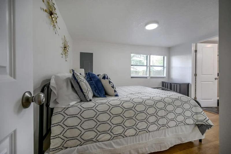 Renovated Seminole Heights Beauty - image 13