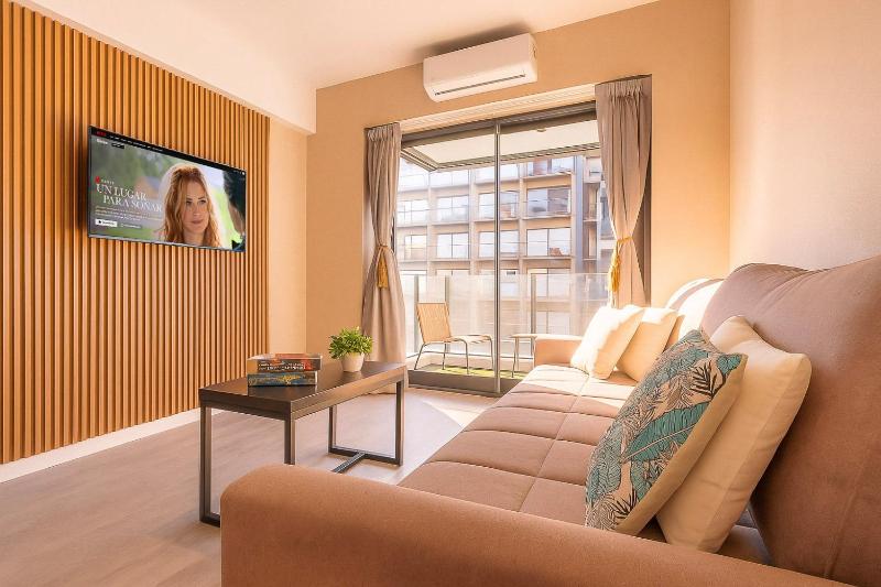 Deluxe Apartments in Downtown by BueRentals - image 12