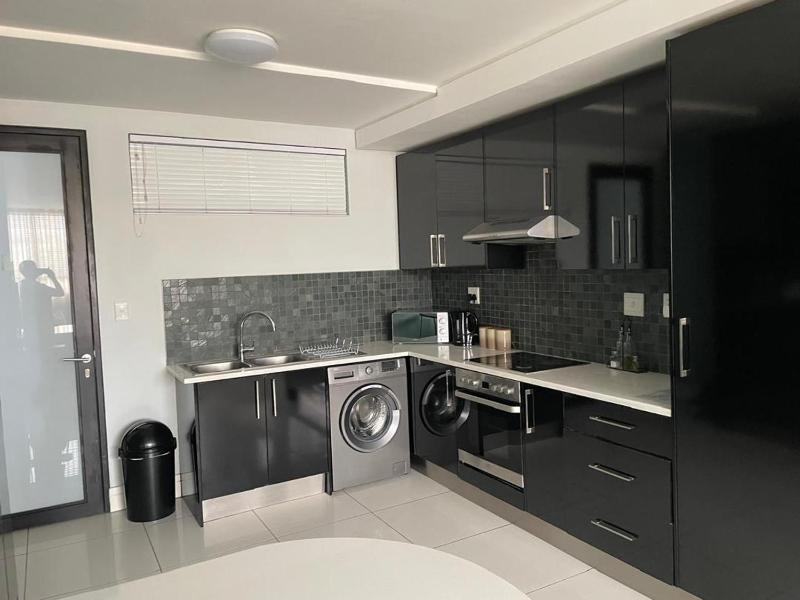 Stylish Comfortable 2 bedroom apartment in the Heart of Windhoek - image 11