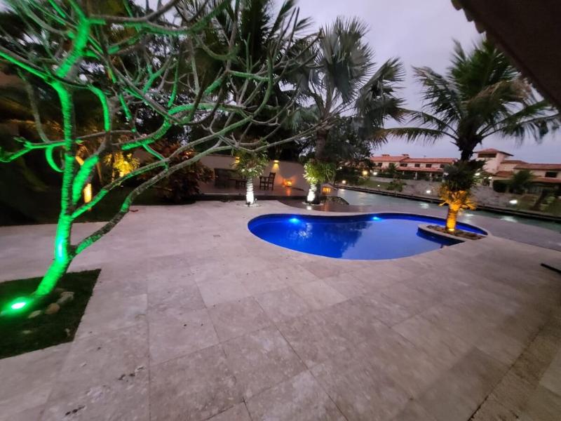 Mansion with sea access - image 8