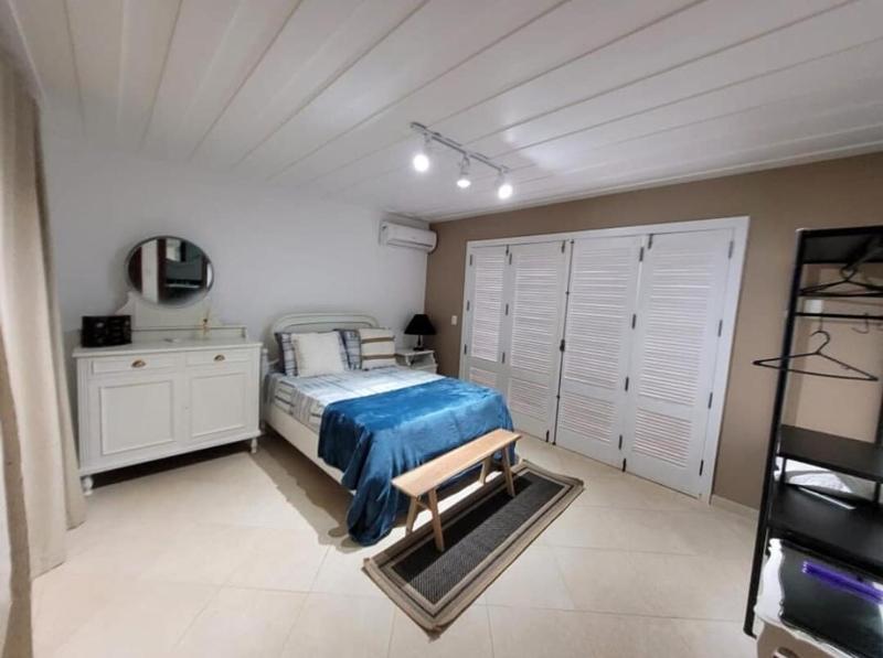 Mansion with sea access - image 22