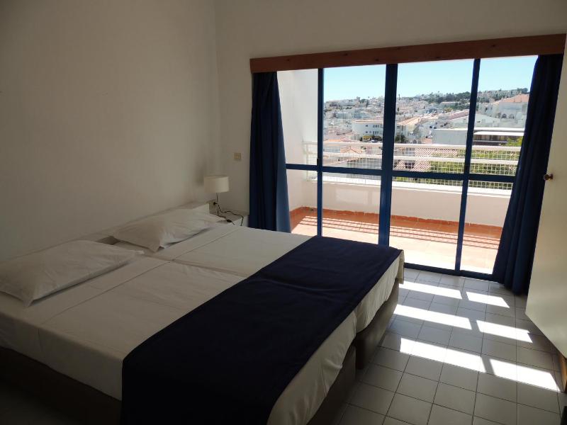 One-Bedroom Apartment with Side Sea View image 4