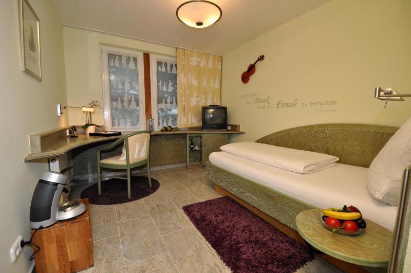 Standard Single Room image 3