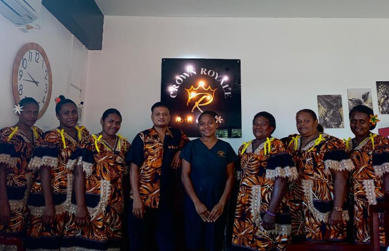 Crown Royale Hotel & Lounge - image 6