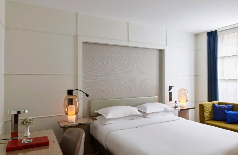 Classic Room image 3