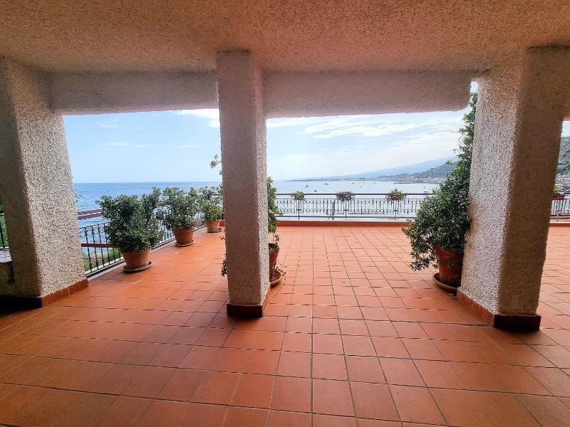 Coco Noir Taormina Apartment - image 10