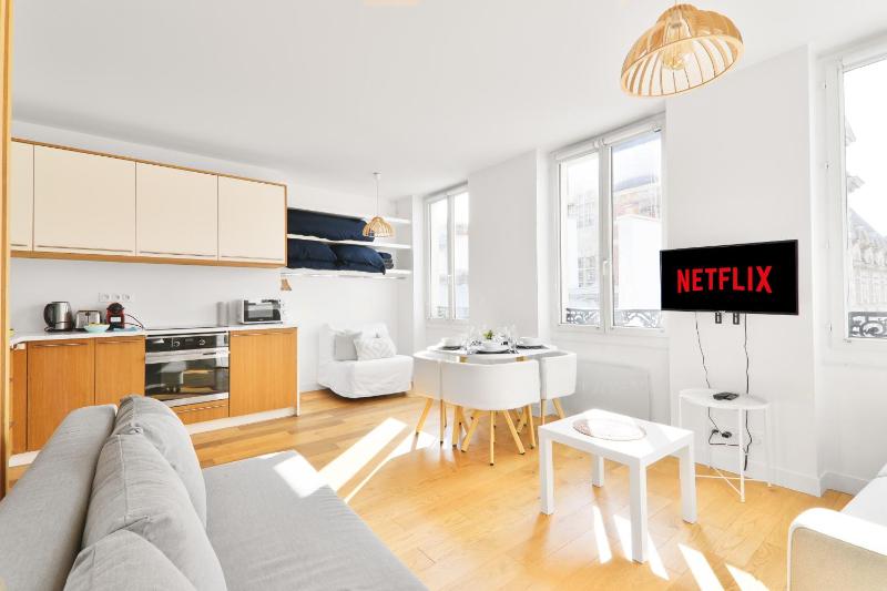 Studio Quartier Saint Michel Notre Dame Free Netflix - image 1