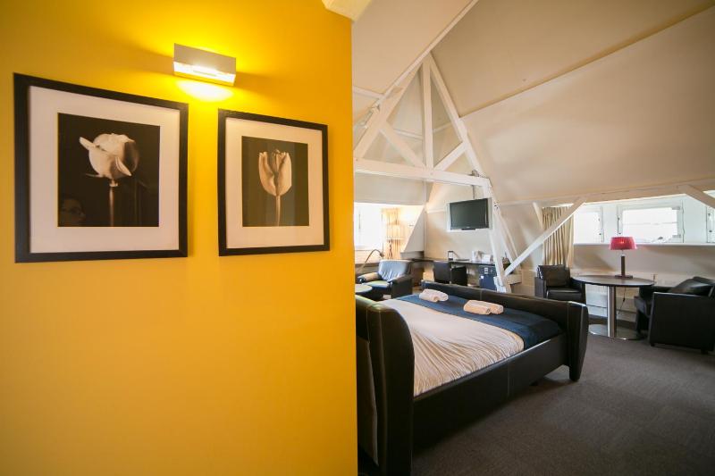Deluxe Double Room image 3