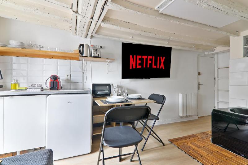 Studio Appartement Quartier Saint-Michel Notre-Dame 3 Free Netflix - image 2