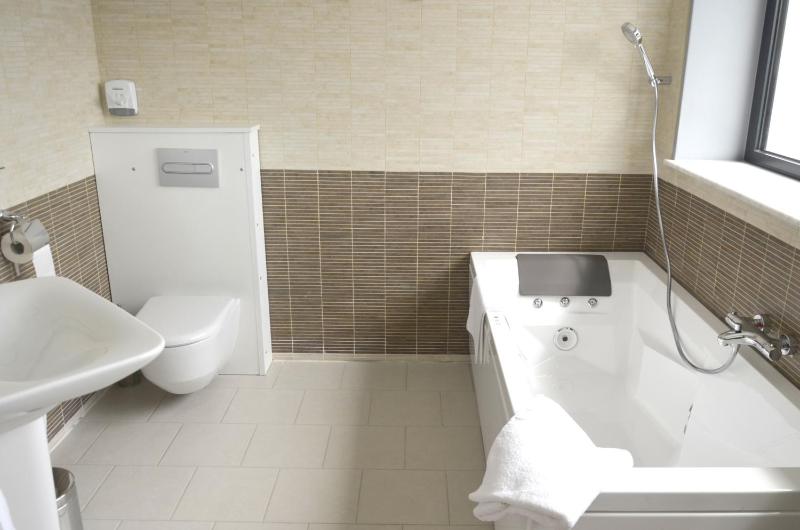 Double room with Spa Bath and Terrace image 2