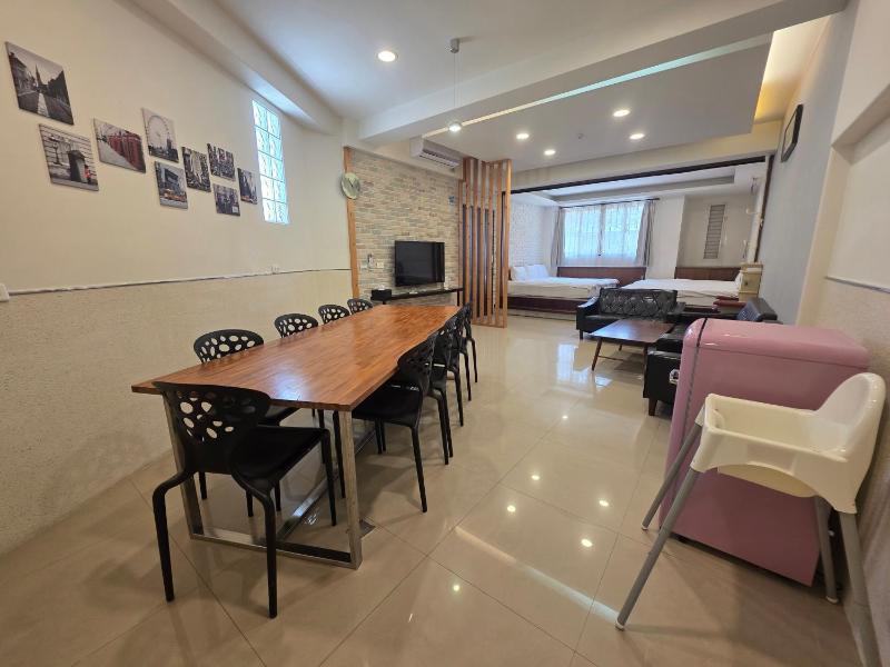 Q House - image 9
