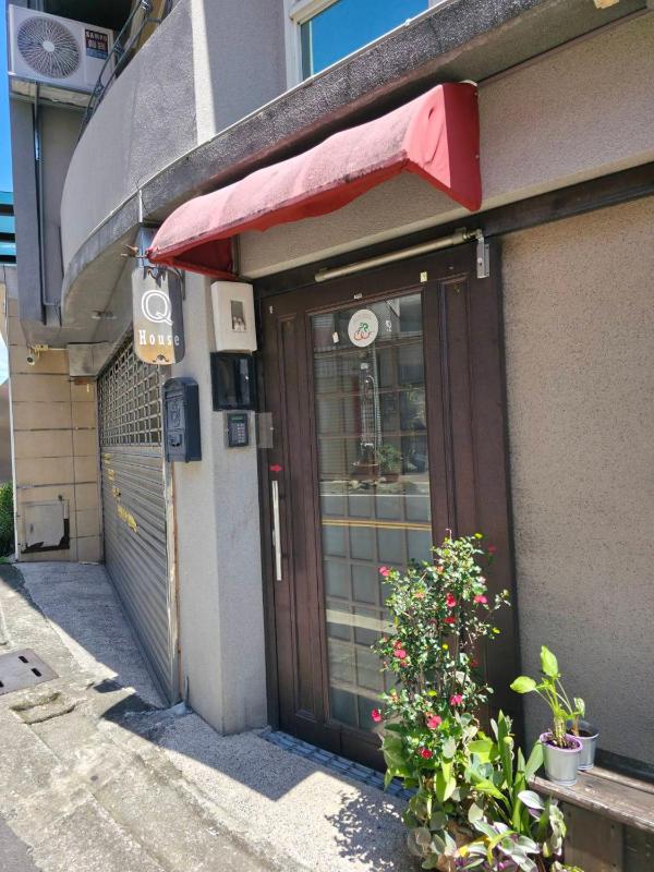 Q House - image 24