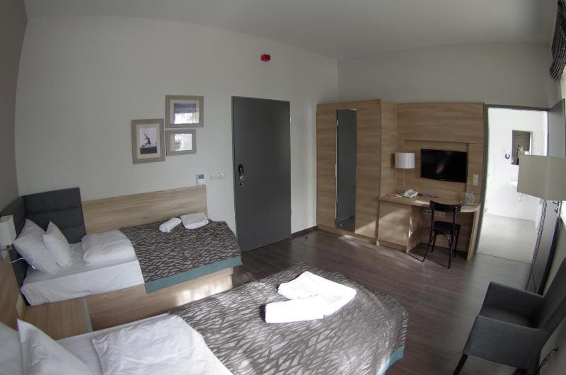 Twin Room image 2